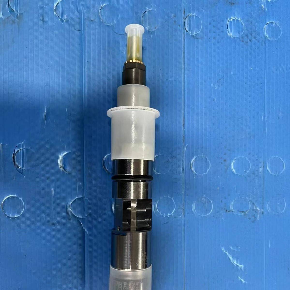 适用重汽豪沃T7H汕德卡C7H豪瀚汽车喷油器080V10100-6780