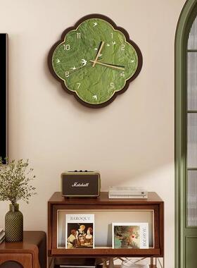 绿色中古风挂墙F988T9MM钟表风客厅挂景钟2025新时款感静音钟装饰