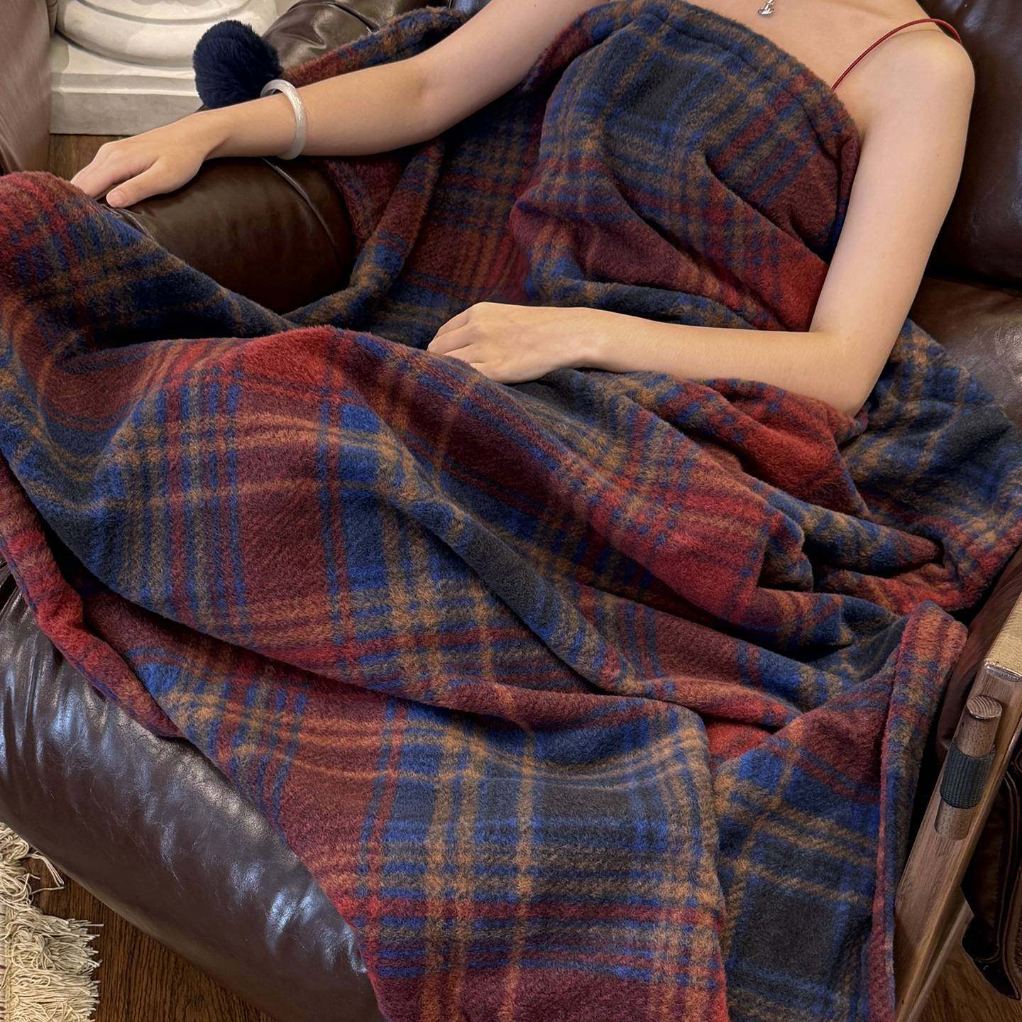 红格毛球加厚柔软保暖简约格子仿羊毛长条抱枕靠枕车载午睡小毛毯,玩具/童车/益智/积木/模型,垂直悬浮玩具,淘宝优惠券,粉丝福利购,淘宝优惠卷