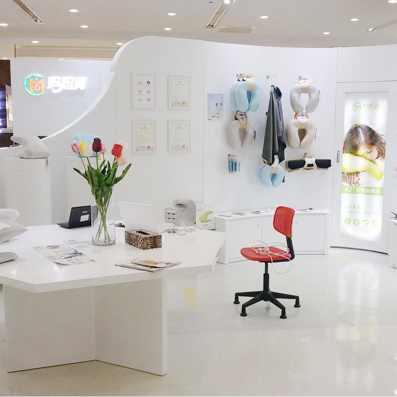 母展婴坊婴幼儿品用全店装302修设计烤儿童玩具装饰品示柜漆陈列