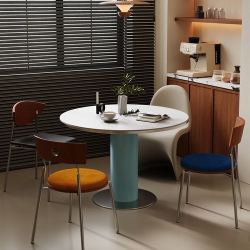 中古风多巴胺岩板圆桌小户型家用餐厅饭桌椅组合设计款洽谈接待桌