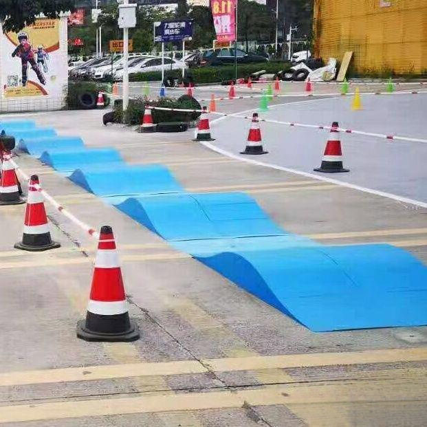 儿童轮滑滑板波浪跑道室内外