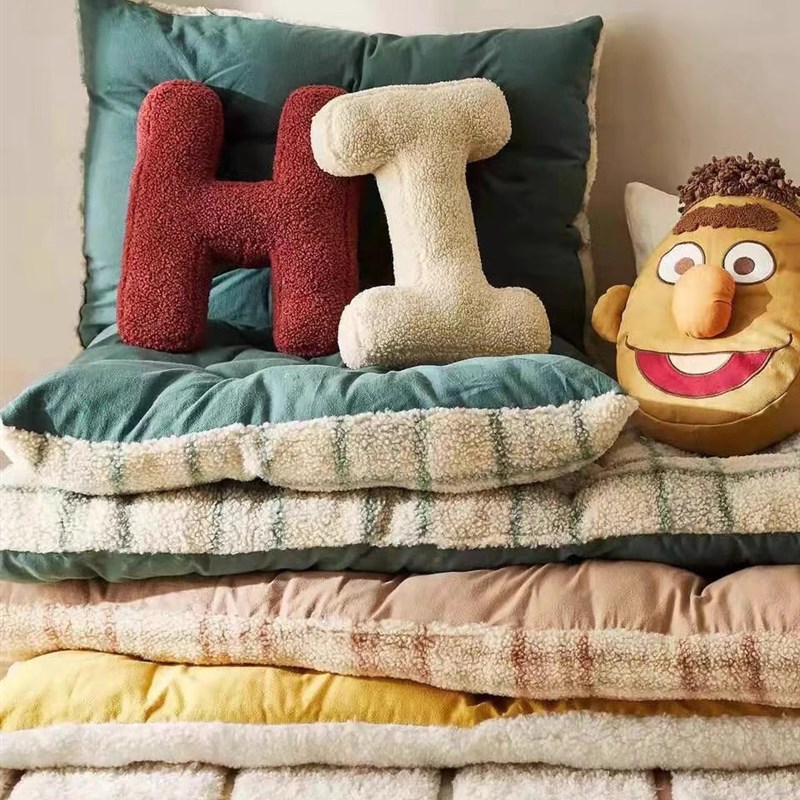 趣味英文字母抱枕简约创意姓名卡通靠背沙发靠垫车用抱枕毛绒