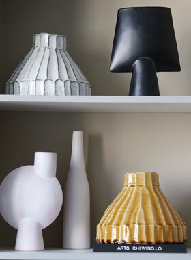 黑白黄几何线条抽象圆口陶瓷花瓶现代侘寂风设计师现代家居摆件