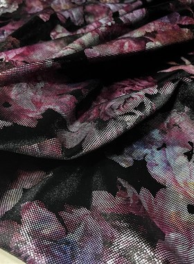 高弹力黑色底金丝绒时装布料 粉系朦胧玫瑰花烫皮工艺面料 棒球衫