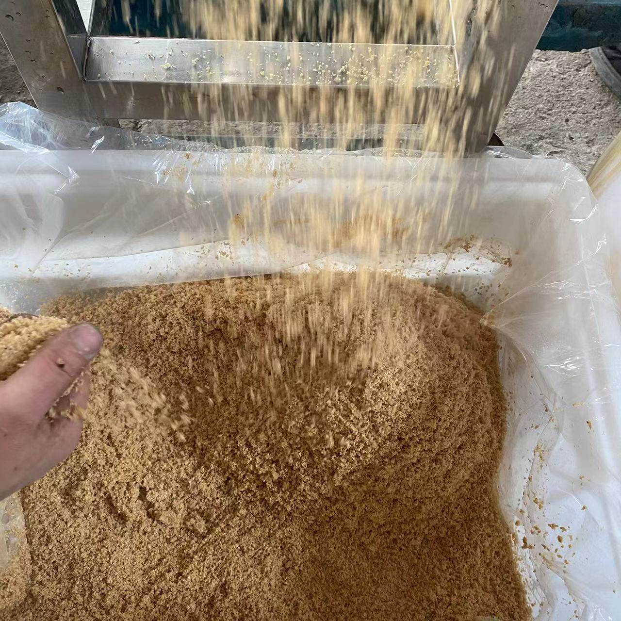 酒糟榨汁机螺旋榨汁机一吨工业浆渣汁分离机