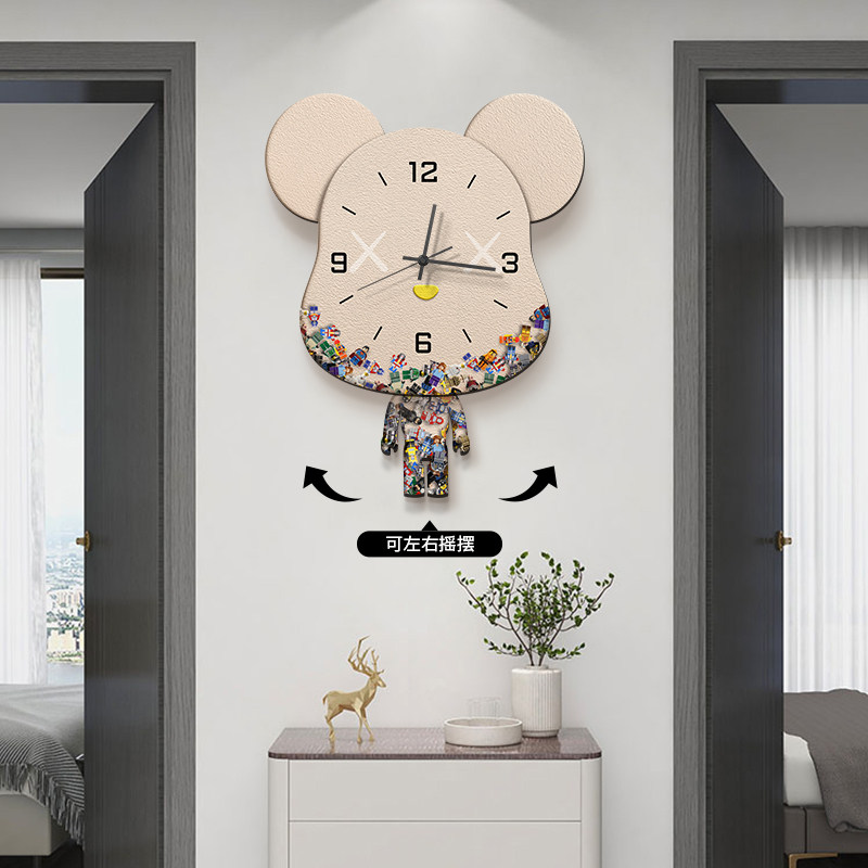 暴力熊Kaws创意潮流挂钟客厅家用新款钟表餐厅静音摇摆时钟壁挂灯