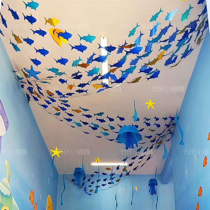 夏日海洋主题装饰酒店餐厅天花板空中吊饰蓝色镭射鱼氛围布置挂饰