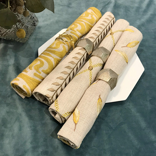 棉花大盗刺绣餐垫金色隔热垫加厚奢华家用防滑长方形布艺餐盘垫子