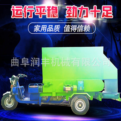 畜牧养殖场电动3立方喂料机添加草料双侧柴油撒料车牛场撒草机