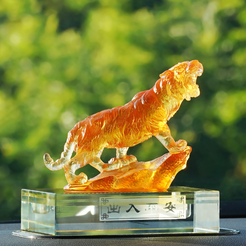 车载老虎摆件汽车中控台十二生肖高级感2024新款女士车内饰品摆件