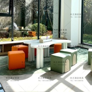 售楼处架空层儿童休闲区桌椅组合幼儿园早教中心学习手工异形桌