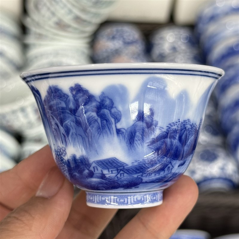 青花瓷山水品茗杯子单杯功夫茶杯单个陶瓷茶盏茶碗小号铃铛主人杯