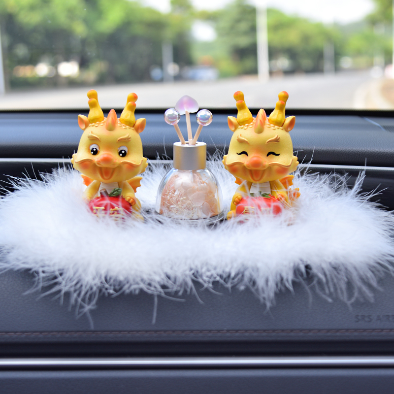 车内饰品摆件可爱摆件生肖龙摇头龙汽车车载中控台装饰品2023新款