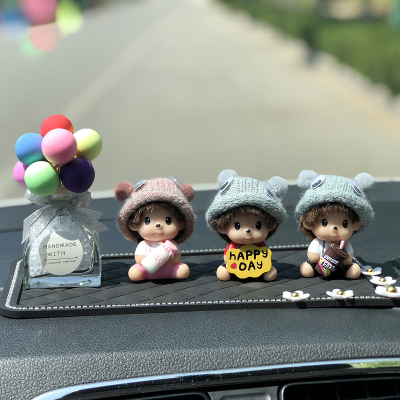 可爱汽车装饰车载香水摆件创意个性蒙奇奇中控台车内饰用品气球女