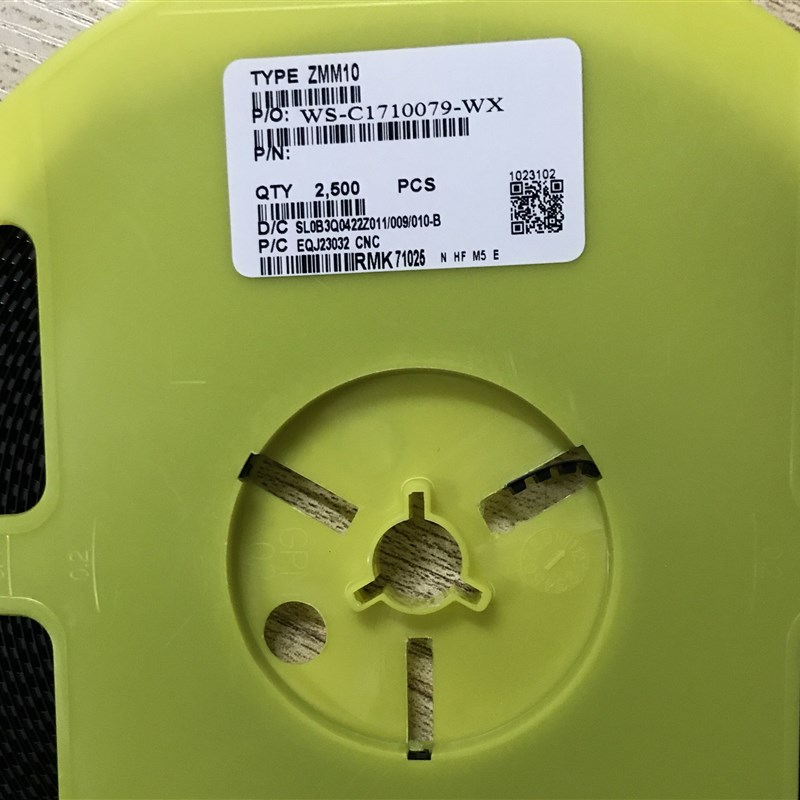 稳压管 ST ZMM2V0 3V V7 7V5 8V2 5V V 7V等贴片稳压二极管