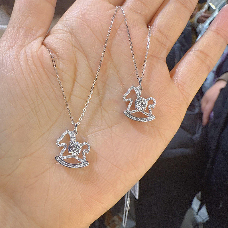 胖东来同款联营新款S925银童话小木马吊坠项链女锁骨链带证书小票