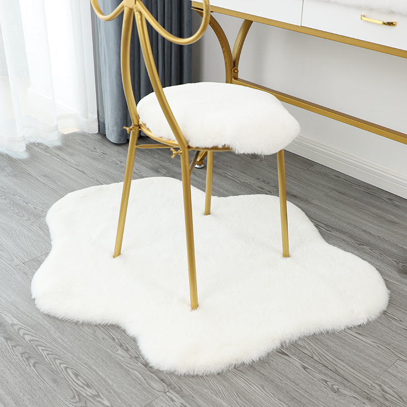 梳妆台地毯垫仿兔毛地毯卧室床边毯儿童间可爱云朵地毯短毛绒