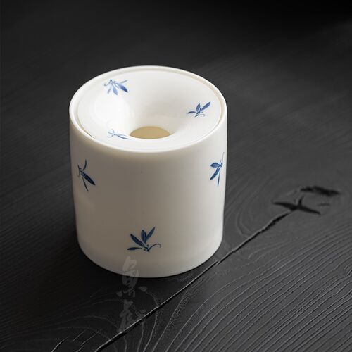 鱼戏手绘兰花陶瓷烟灰缸家用茶几时尚带盖防灰烟缸办公室雪茄烟皿
