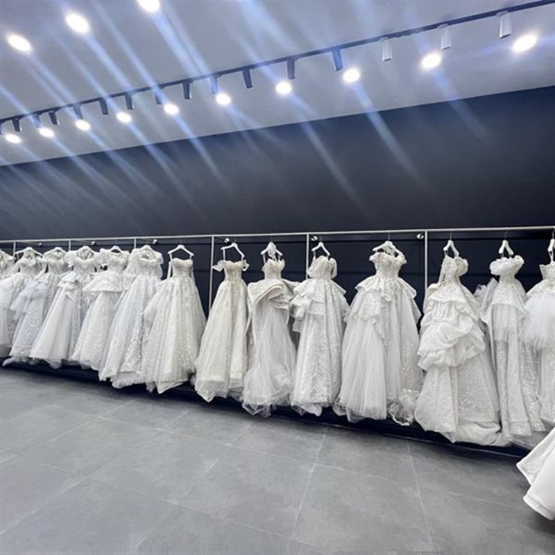 婚纱店展示架不锈钢上墙壁挂婚纱吊架礼服陈列挂衣架落地靠墙订制