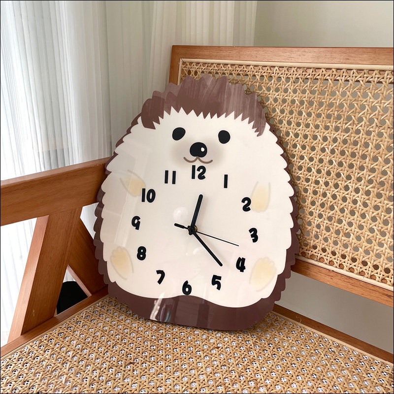 可爱小刺猬卡通奶油风装饰挂墙钟表宠物店幼儿园客厅创意静音挂钟