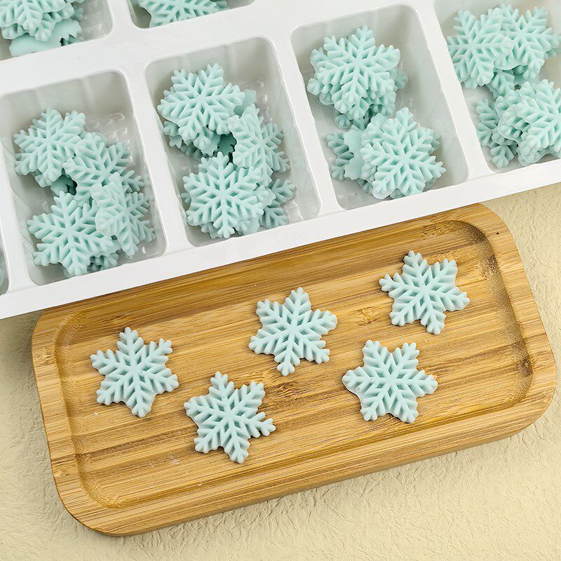 白色蓝色巧克力雪花蛋糕装饰摆件配件烘焙节日装扮圣诞节可食用