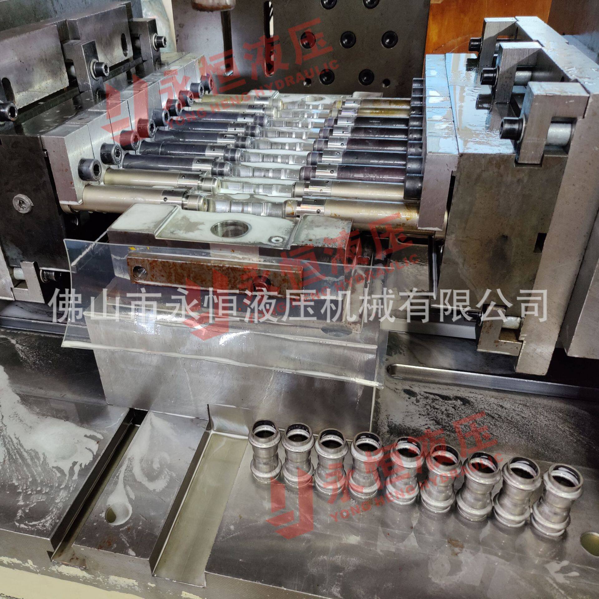 一出十不锈钢E20直通双卡压管件成型液压设备内高压水涨成形机
