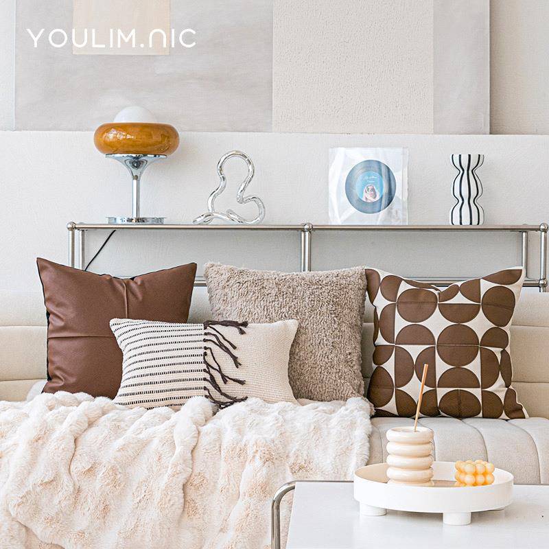 现代轻奢意式沙发抱枕客厅咖色棕色pu皮靠枕民宿软装靠垫流苏腰枕