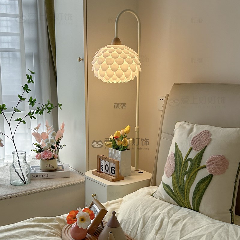 奶油风卧室床边柜落地灯客厅沙发小型边几置物智能床头柜台灯一体