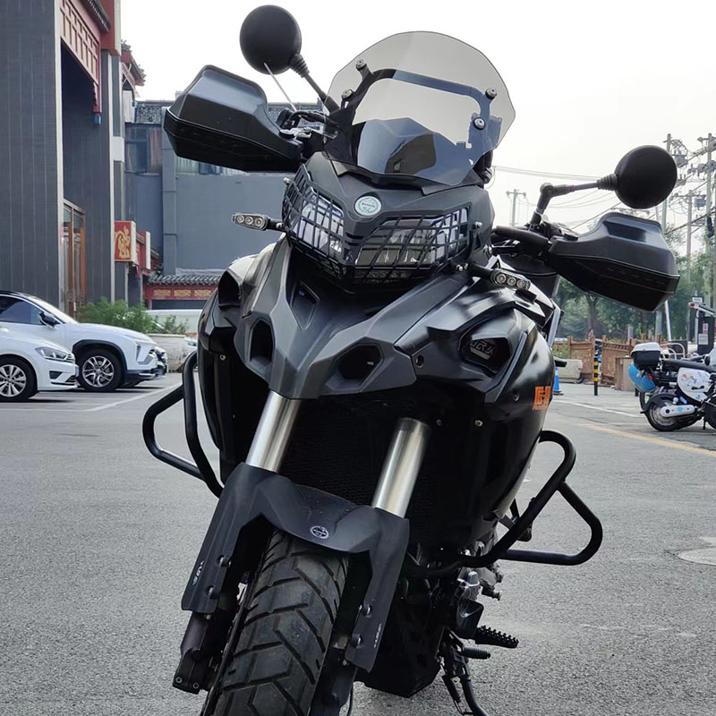 适用于贝纳利金鹏2 2X骁0挡风玻璃改装降低风挡护胸小挡风