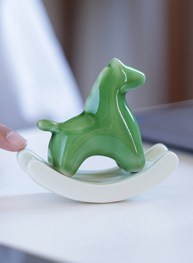 创意陶瓷绿马摆件 趣味可爱摇摇马 客厅 书房 茶室桌面装饰品摆设