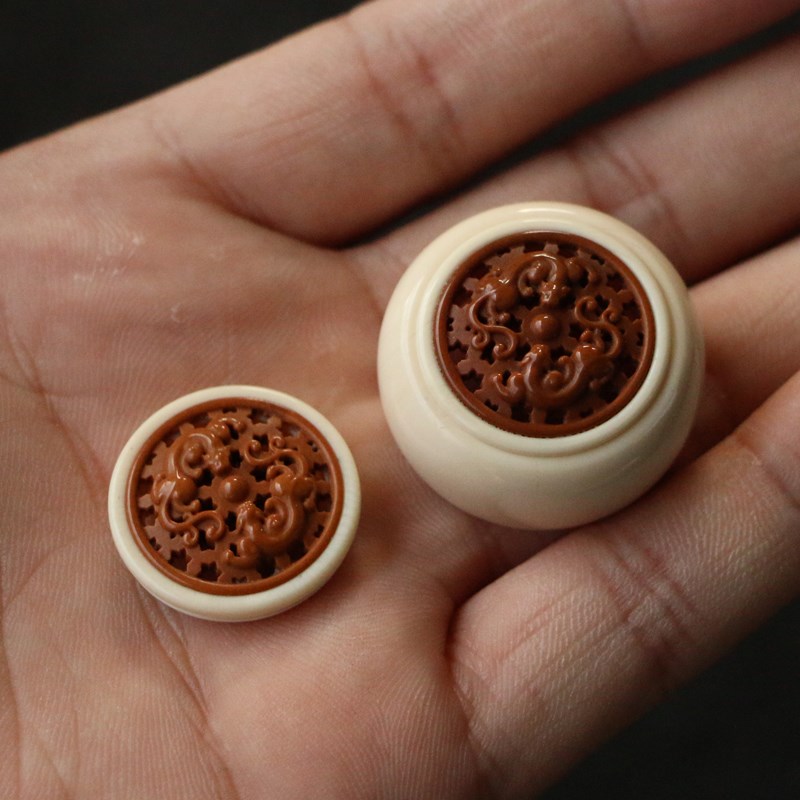 沪上海派郭云天本工精工制作小号猛犸牙香囊直径约3厘米香道香器