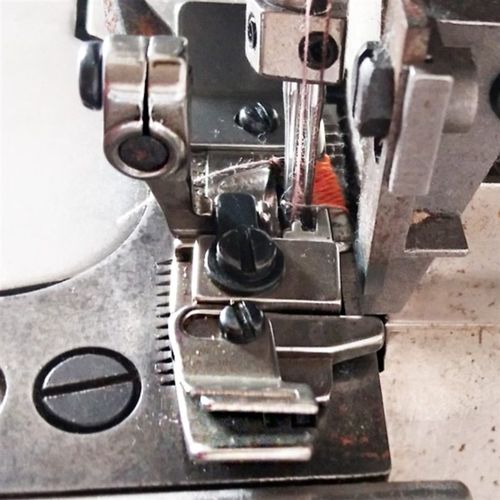 M700四线锁边机拉肩带压脚747包缝机橡筋压脚拷边机拷透明带压脚