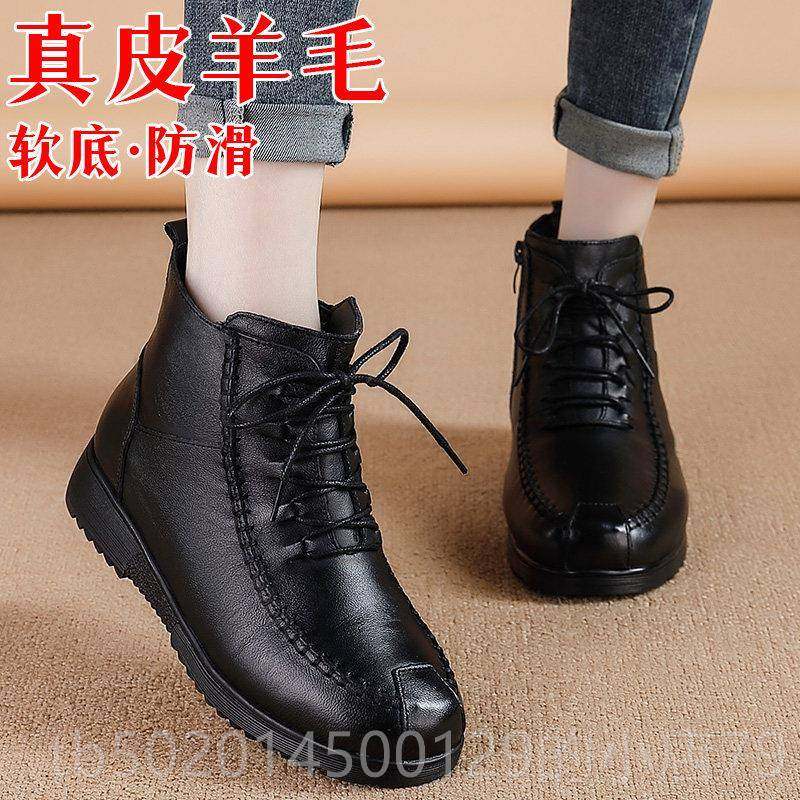 高档冬季地新真妈妈棉鞋雪短靴加绒保暖款中老年人皮鞋软皮底防滑