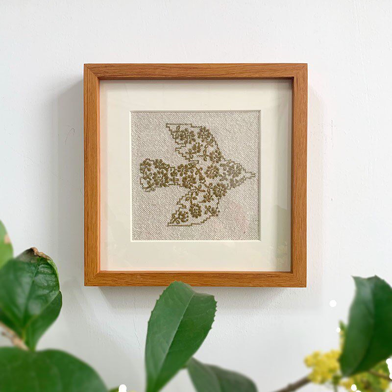 衔花飞鸟皆川明拼布装饰画进口布艺现代挂画柚木框小尺寸摆件画
