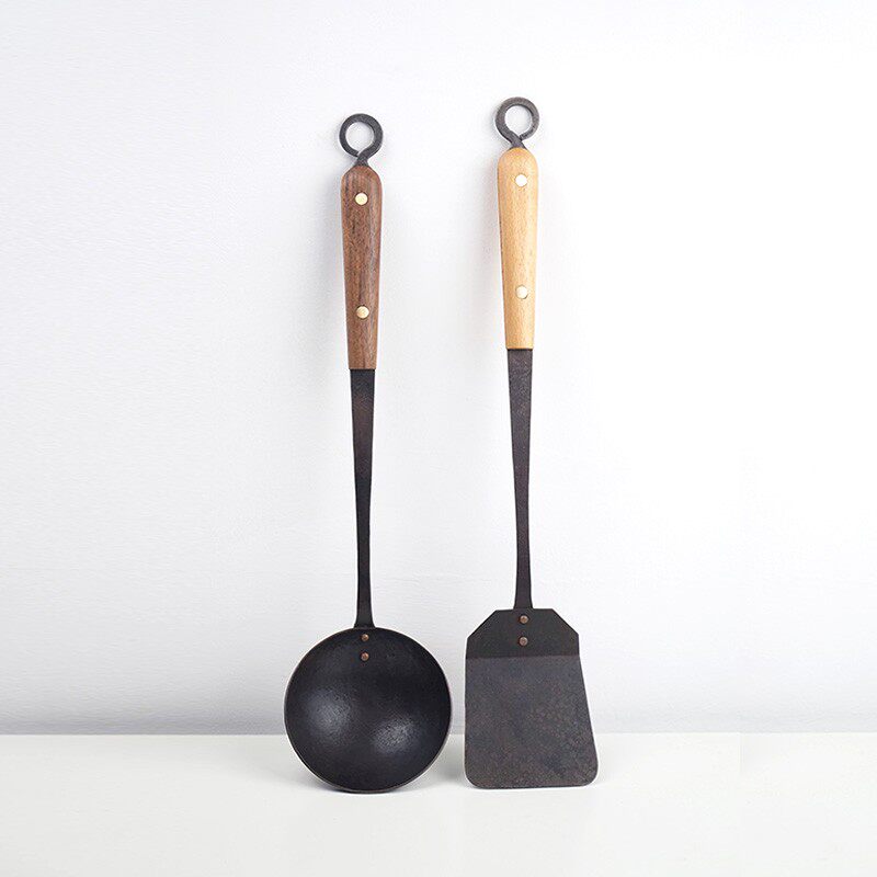 触造 胡桃木榉木锅铲 纯手工锻造无涂层复古铁铲勺家用炒菜