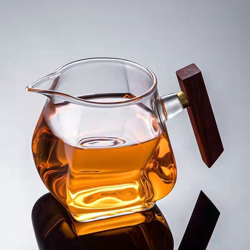 加厚耐高温耐热玻璃四方形木把公道杯分茶器茶道配件四方公杯高档图片