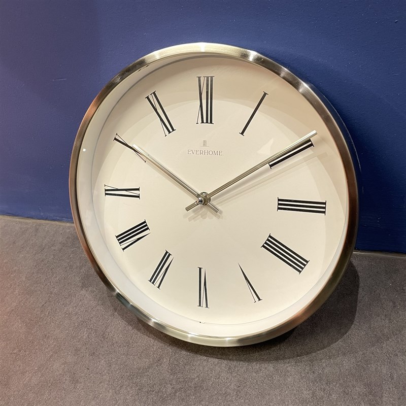 利西亚2022新款圆形挂钟 简约金属钟表 客厅装饰 创意挂表