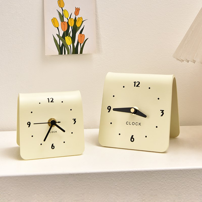 桌面时钟摆件玄关客厅卧室家用钟表装饰座钟静音摆台式创意奶油风