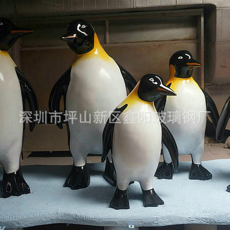 室外公园玻璃钢装饰公仔庭院美陈橱窗装饰组合玻璃钢卡通摆件
