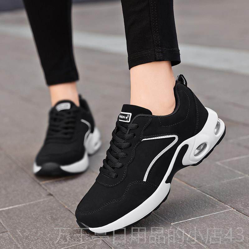 高档秋女季鞋运鞋轻便软底中老年气黑色妈妈垫跑步鞋动休闲旅游健