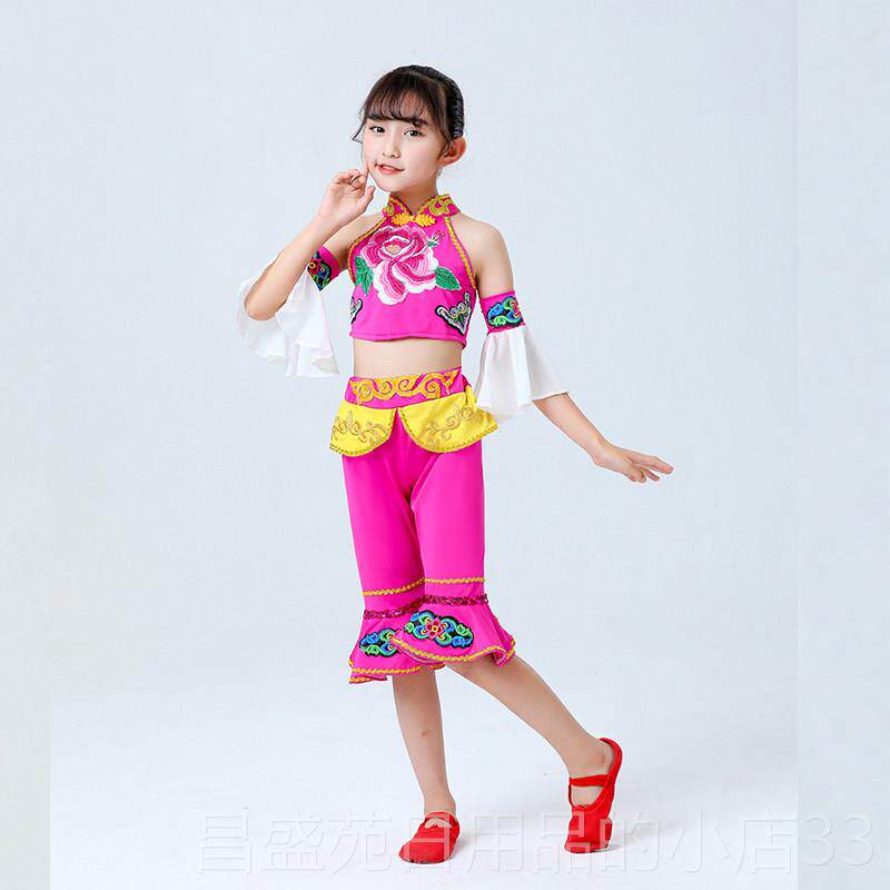 高档喜庆儿肚兜演出服小孩新疆舞童蹈表服手绢舞秧歌舞玫红福幸娃