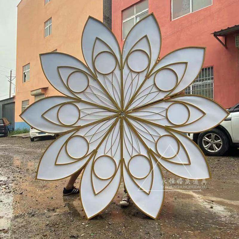 婚礼堂铁艺荷花吊顶灯箱大型婚礼堂背景舞台装饰道具