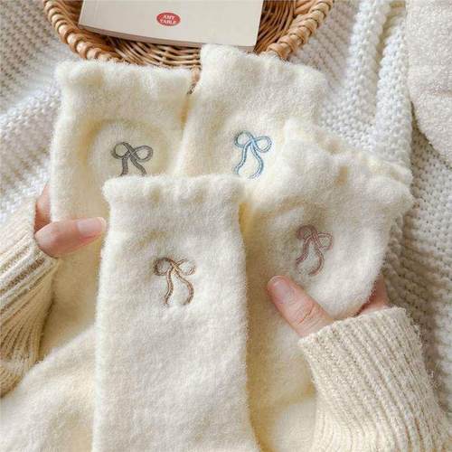 奶白色袜子女秋冬季加厚加绒中筒袜日系可爱蝴蝶结保暖长袜毛绒袜