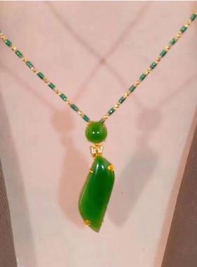 爱读好物严选美人腰项炼绿色碧石女士锁骨炼2025新款轻奢小众吊坠