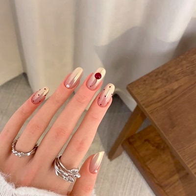 2026海莉樱桃波点星星穿戴甲手工中长海莉美甲高级绝美杏仁指甲
