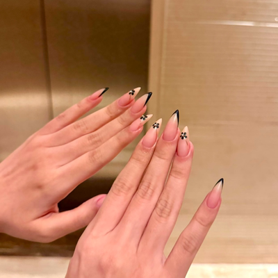 法式花朵简约穿戴甲纯手工中长海莉老钱白女美甲高级绝美杏仁指甲