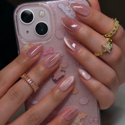 2026新款粉色猫眼穿戴甲手工中长简约海莉美甲高级绝美杏仁指甲