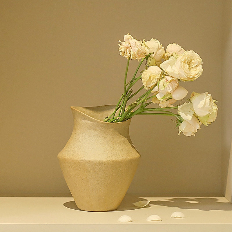 现代简约抽象黄奶油风粗陶花瓶