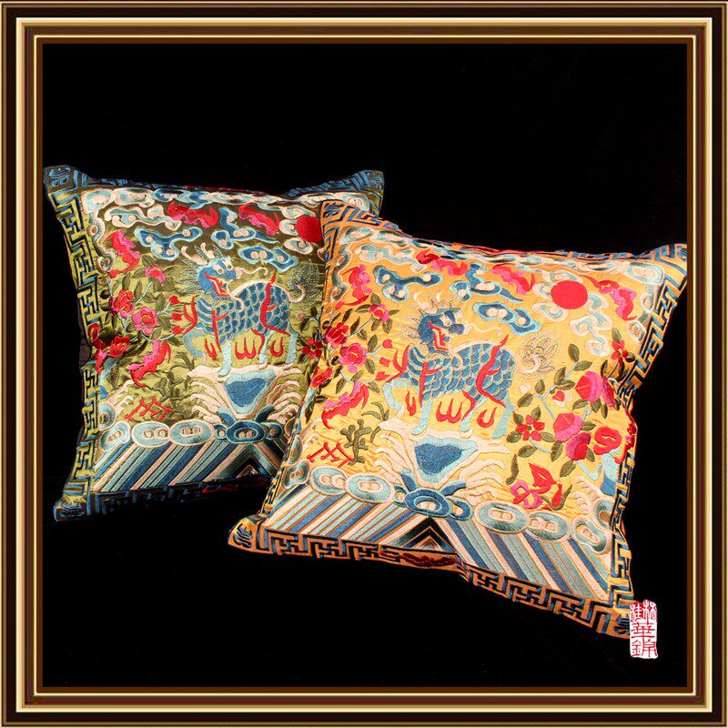 50*50cm 中式布艺家饰整版绣花靠垫套 实木沙发绣鹤 麒麟图大靠枕 - 星辰花饰铺出品